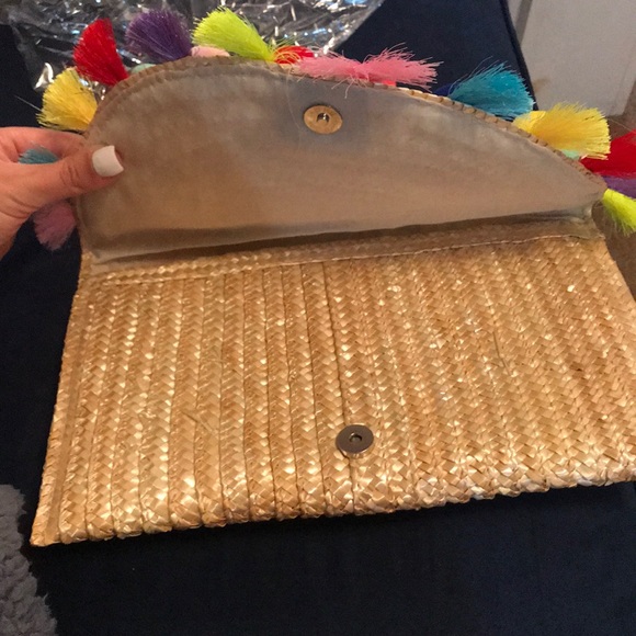 BEST SELLER! Straw pompom clutch!! - Picture 4 of 5